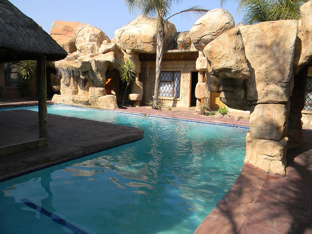 African Cave Lodge 哈曼斯克拉尔 外观 照片