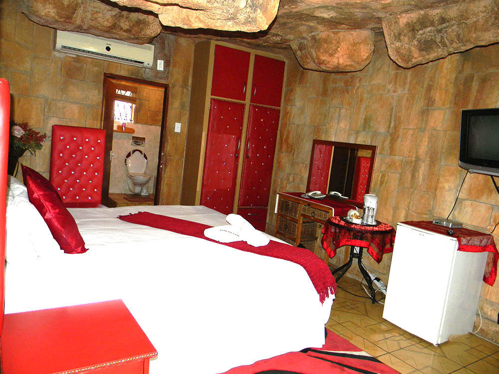 African Cave Lodge 哈曼斯克拉尔 外观 照片