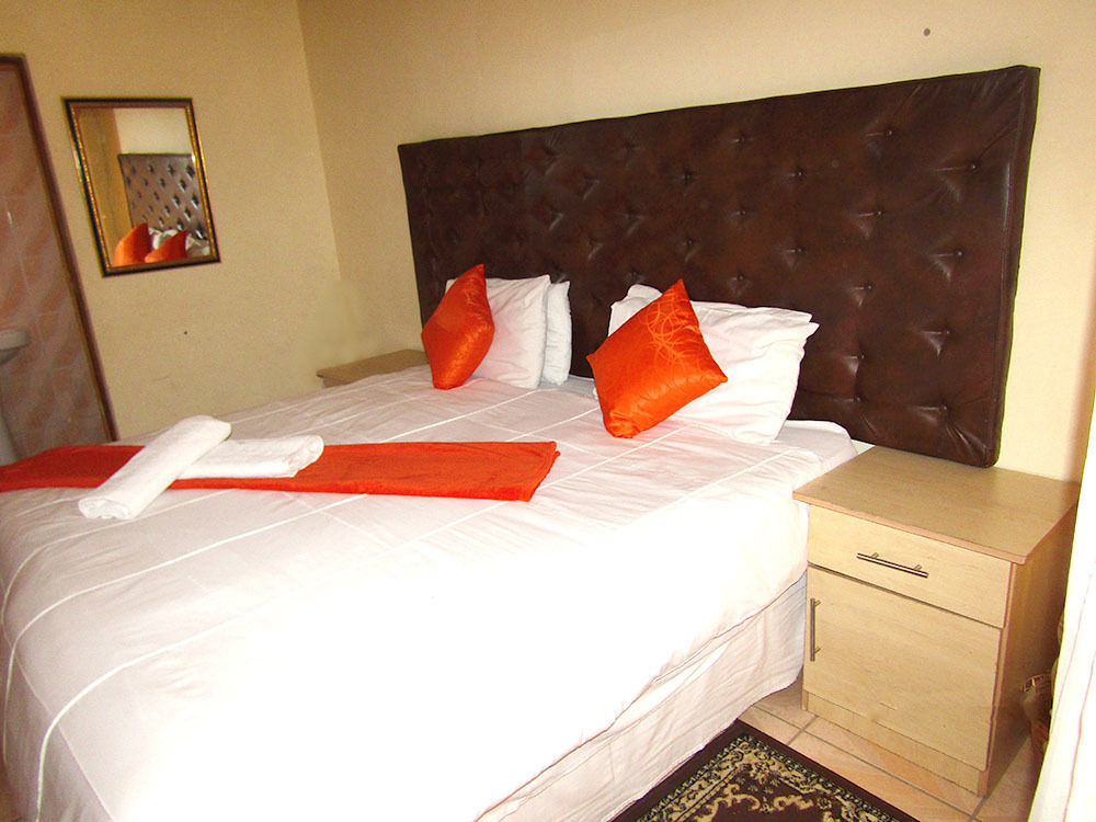 African Cave Lodge 哈曼斯克拉尔 外观 照片