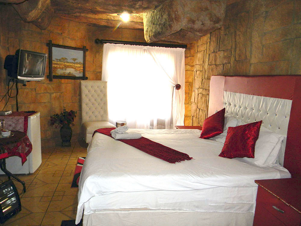 African Cave Lodge 哈曼斯克拉尔 外观 照片