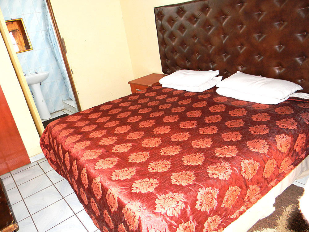African Cave Lodge 哈曼斯克拉尔 外观 照片