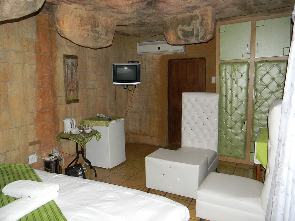 African Cave Lodge 哈曼斯克拉尔 外观 照片