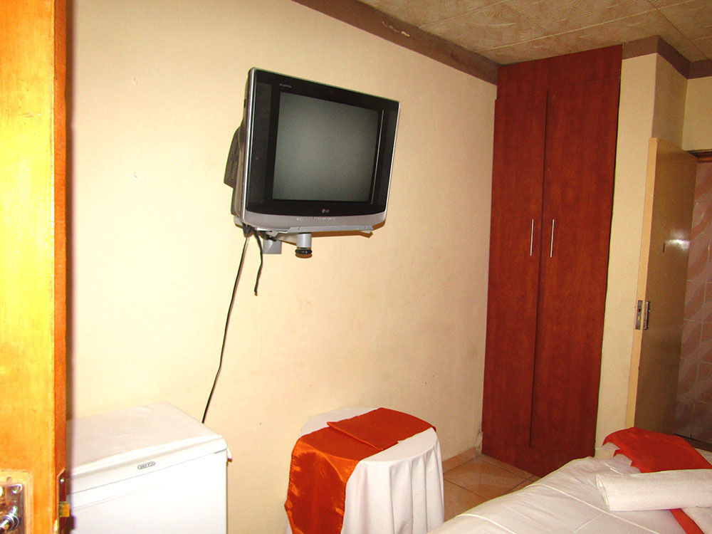 African Cave Lodge 哈曼斯克拉尔 外观 照片