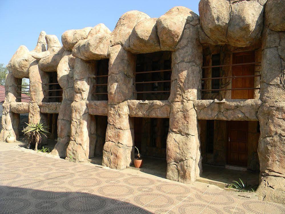 African Cave Lodge 哈曼斯克拉尔 外观 照片