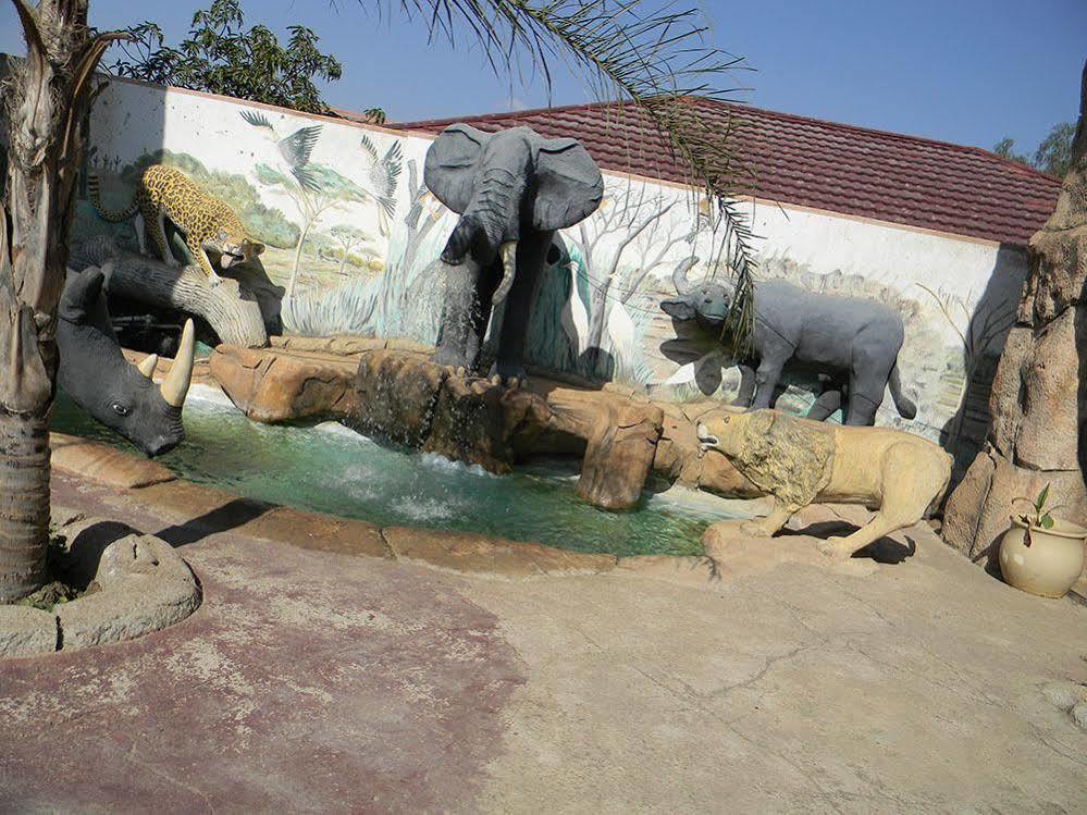 African Cave Lodge 哈曼斯克拉尔 外观 照片